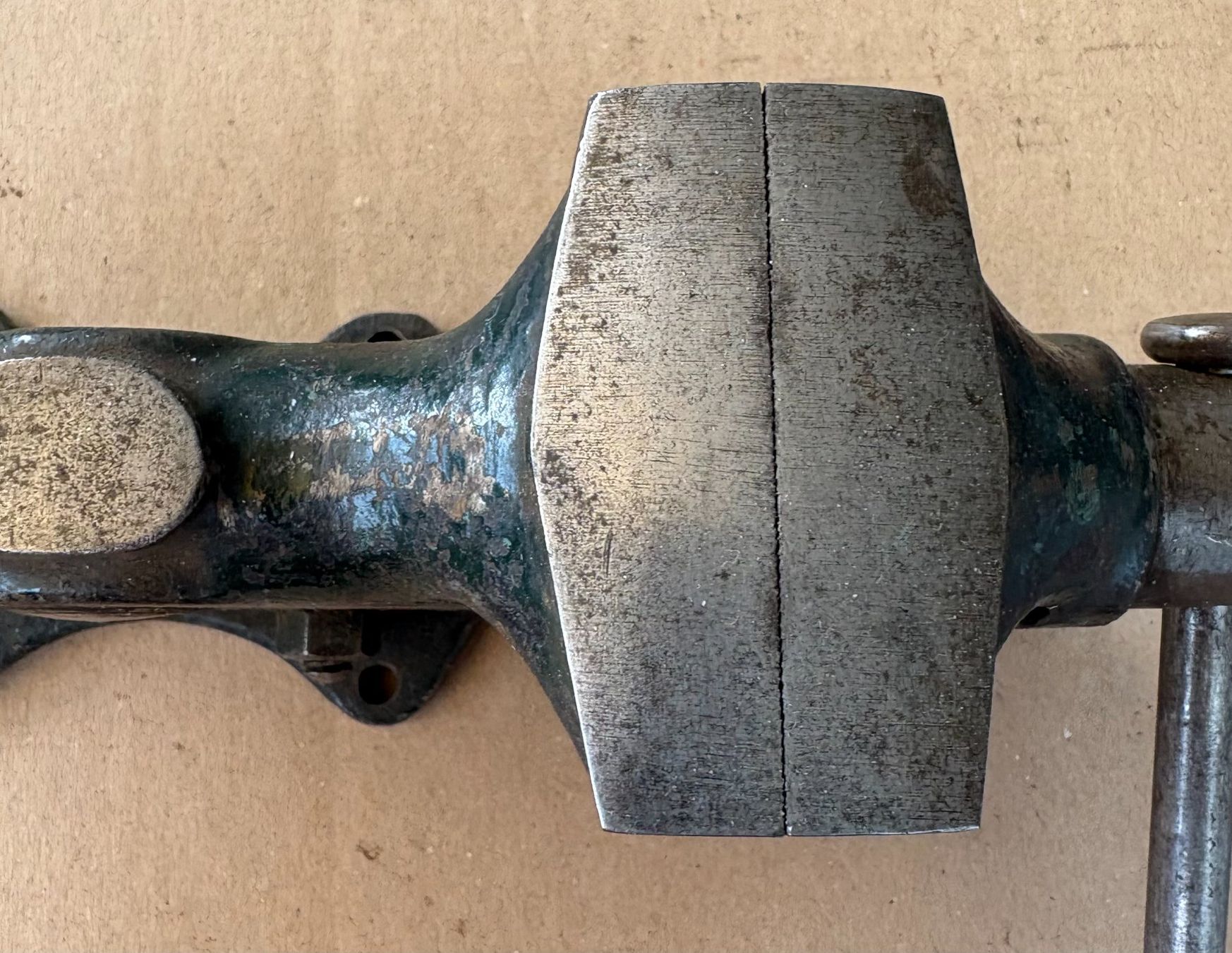 Tutti gli attrezzi: VINTAGE SCHRAUBSTOCK – Usato da Ostermundigen venduto da wini63 1