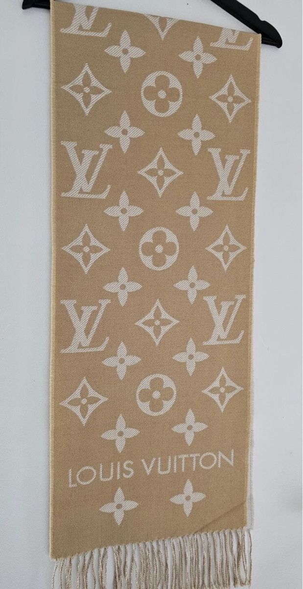Louis Vuitton Foulard & Sciarpe: LOUIS VUITTON Essential Monogram Scarf (NEW) – Nuovo e nell'imballaggio originale da Zürich venduto da Angela_Fashion_Lover 4