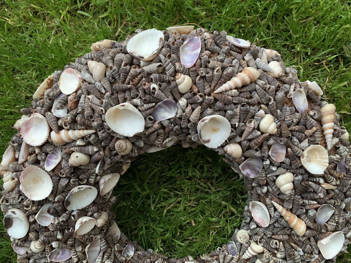 Alle Dekorationen: Maritimer Deko-Muschelkranz, Handarbeit, 37 cm – Gebraucht aus Rikon im Tösstal von miarosen 9