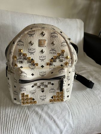 Weisser MCM Rucksack mit Nieten