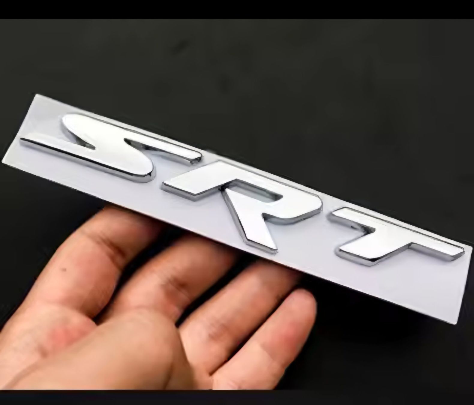 Tutti pezzi di ricambio auto: SRT Emblem Metall Aufkleber – Nuovo e nell'imballaggio originale da Escholzmatt venduto da Lagano