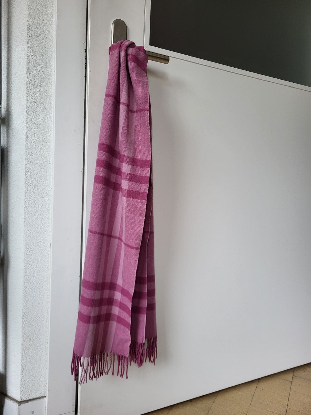 Burberry Foulard & Sciarpe: Schal Burberry Kaschmir – Usato da Zweisimmen venduto da Adorable