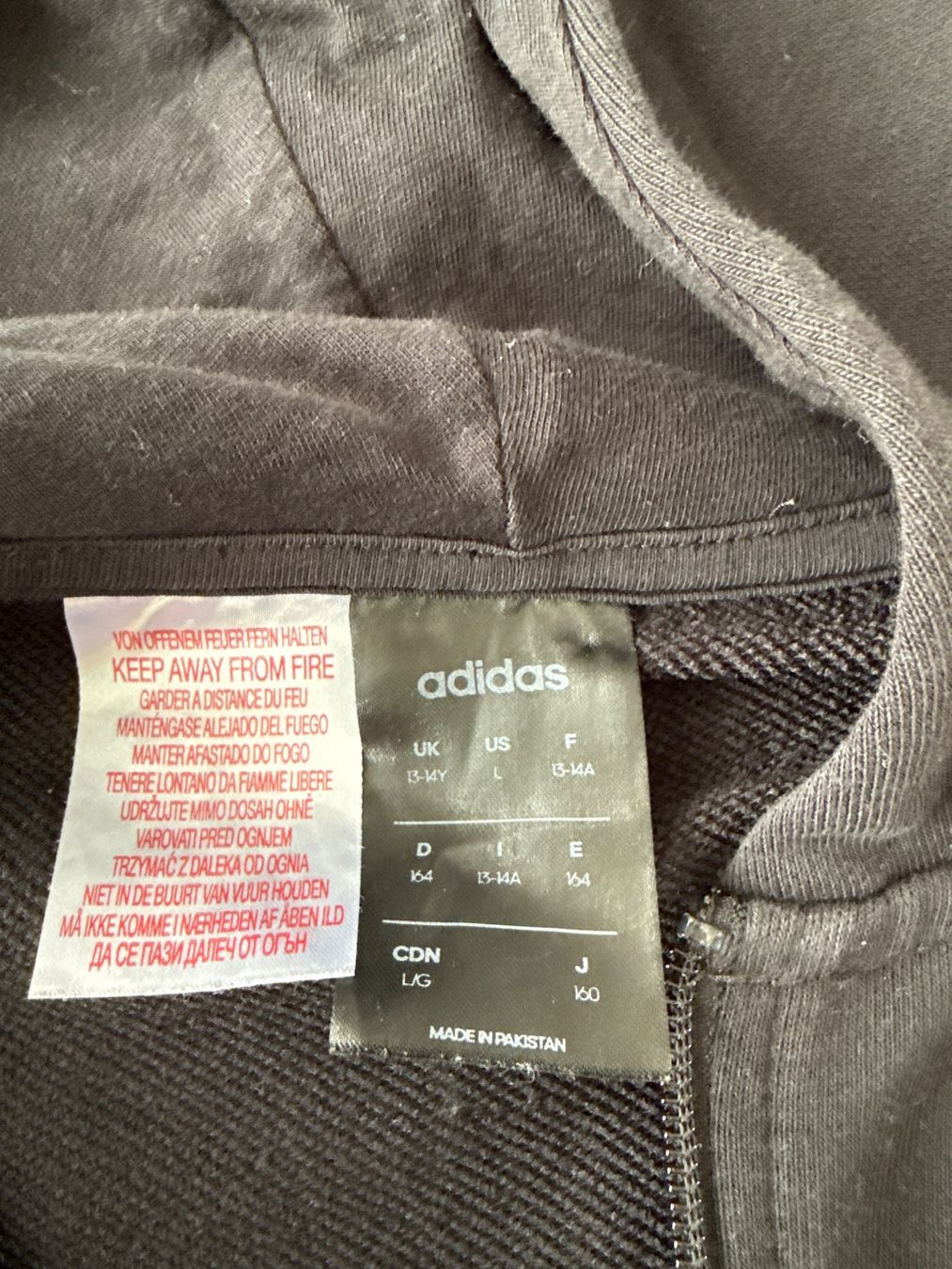 Adidas Giacche: Adidas Kapuzenjäckli – Usato da Ufhusen venduto da yuyu75 1