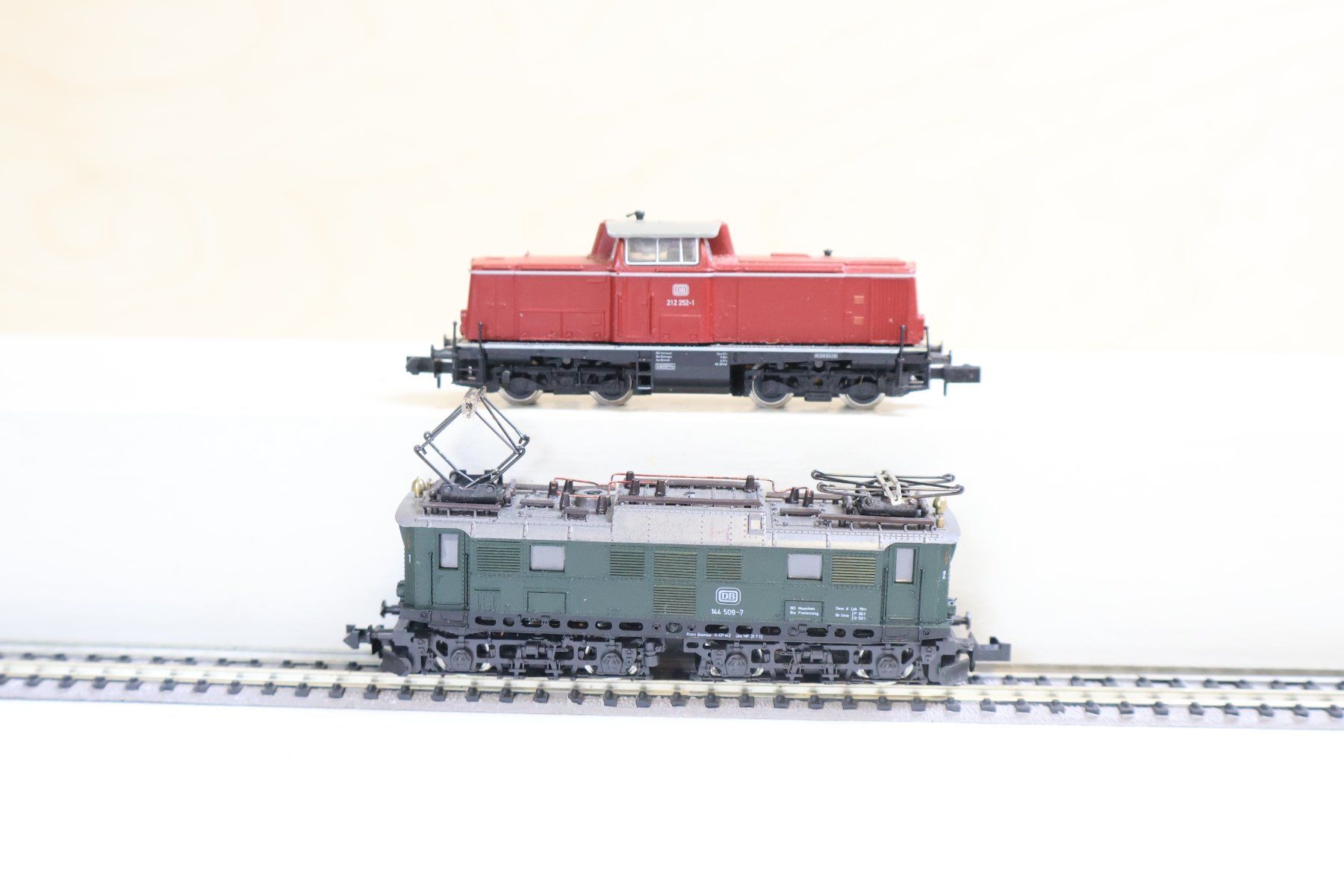Fleischmann Modelleisenbahnen: Fleischmann/Roco Rangierlok mit Telex + E-Lok  - Spur N – Gebraucht aus Winterthur von Monstera 1