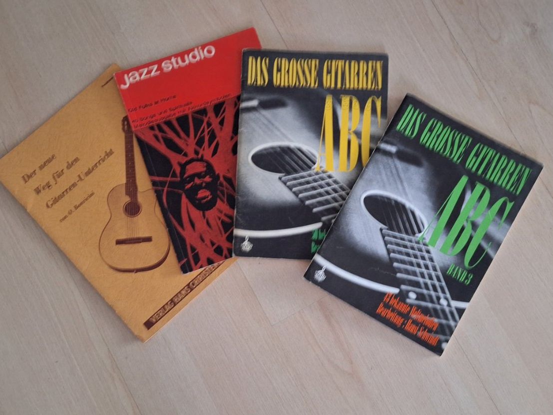 Livres: Gitarre Lehrbücher – D'occasion à Möhlin par Koala014