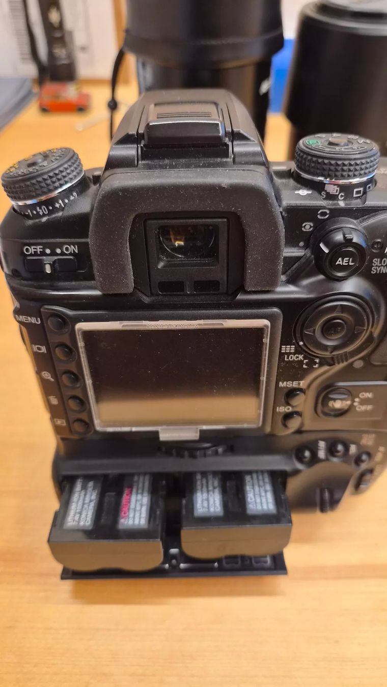 Konica Fotocamera: Konica Minolta Dynax 7D - Komplettset – Usato da Rehetobel venduto da rechtobler 4