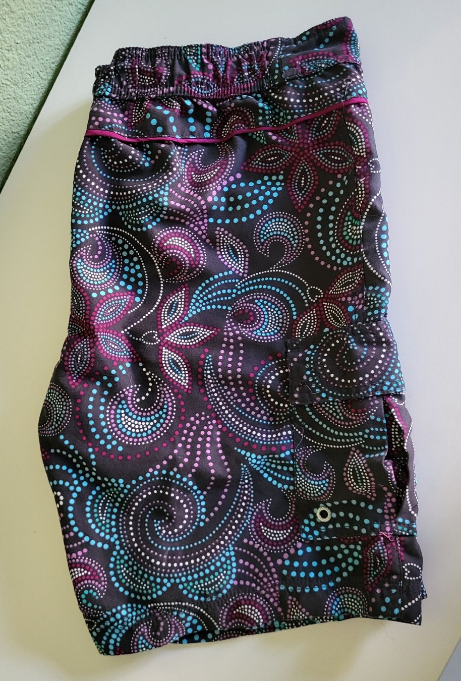 Lotti di vestiti: Badeshorts & Bikini-Oberteile – Usato da Lohn SH venduto da Svalmi 5