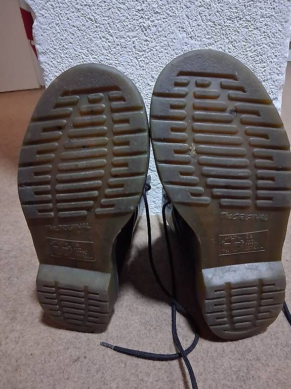 Scarpe da uomo: Dr. Martens Nr. 37 Nere – Usato da Savosa venduto da alloshop 2