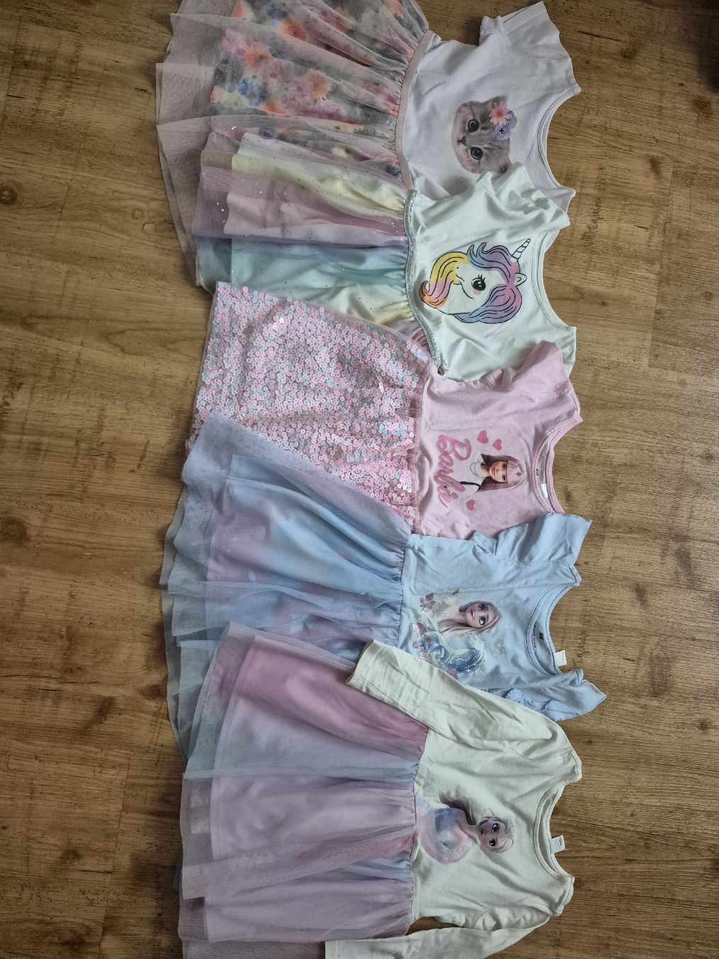 H&M Lotti & Set di vestiti: 5x kleid H&M Gr. 98-104 – Usato da Spiez venduto da V.H.K.