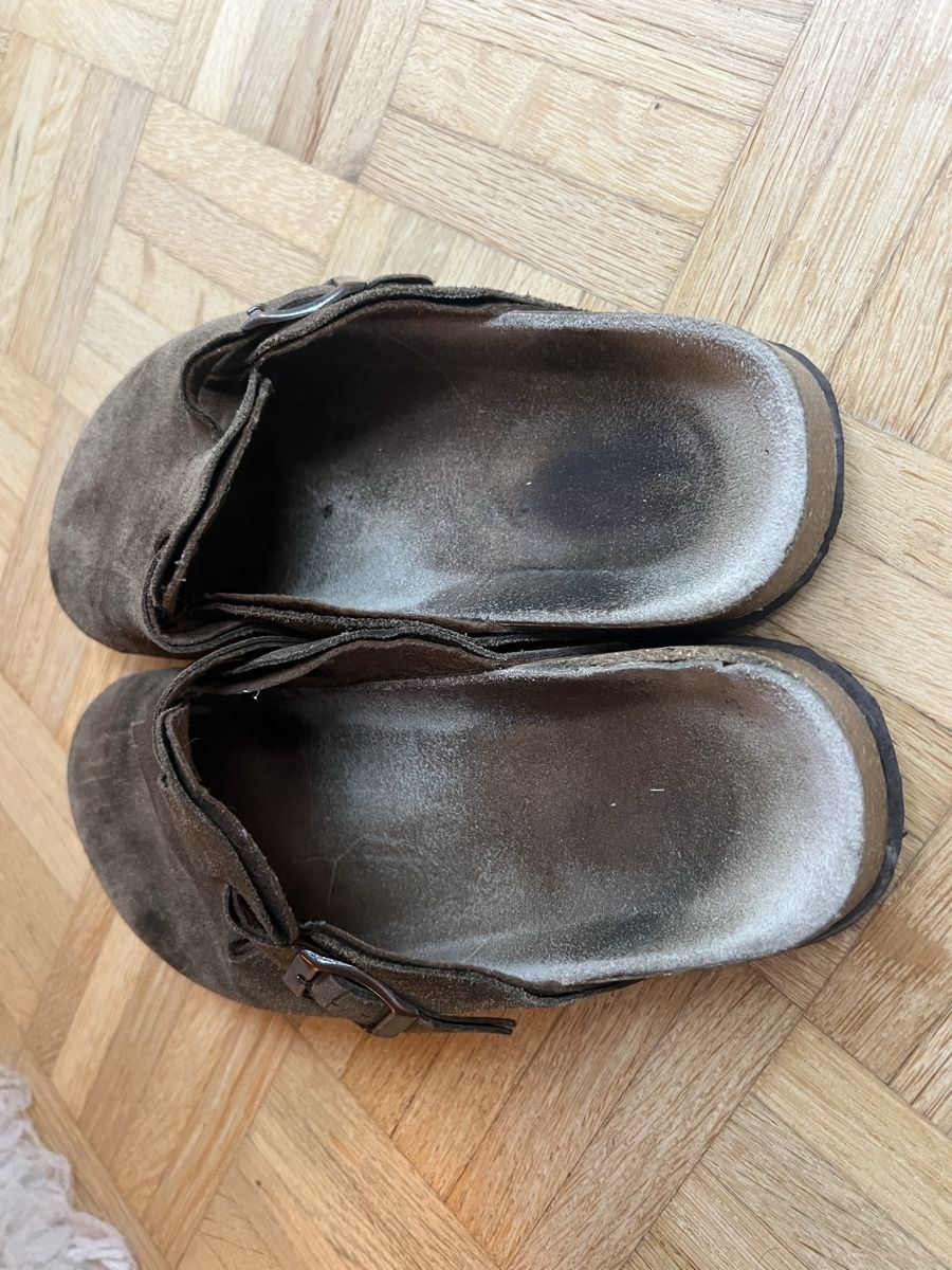 Chaussures femmes: Clogs braun Wildleder Grösse 38.5 – D'occasion à Zürich par sop_xbd7 2