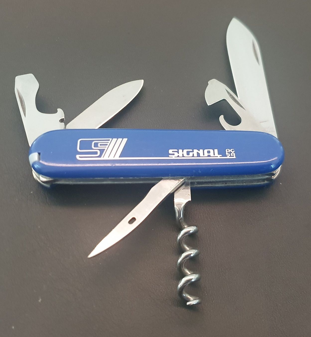 Victorinox Coltelli tascabile: 3 Victorinox Sackmesser mit Logo – Usato da Härkingen venduto da MarianneSi 3