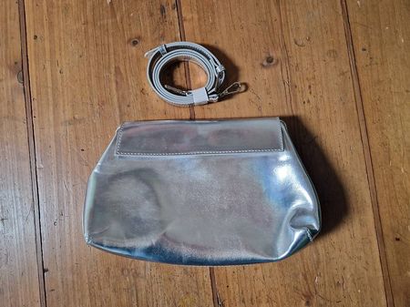 Silberne Clutch