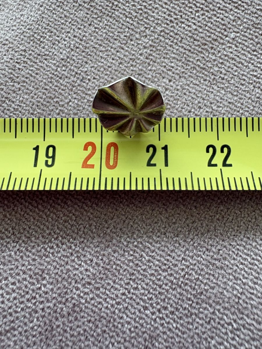 Orecchini pendenti & Orecchini a lobo: Floral stud earrings – Usato da Nyon venduto da Iamher 1