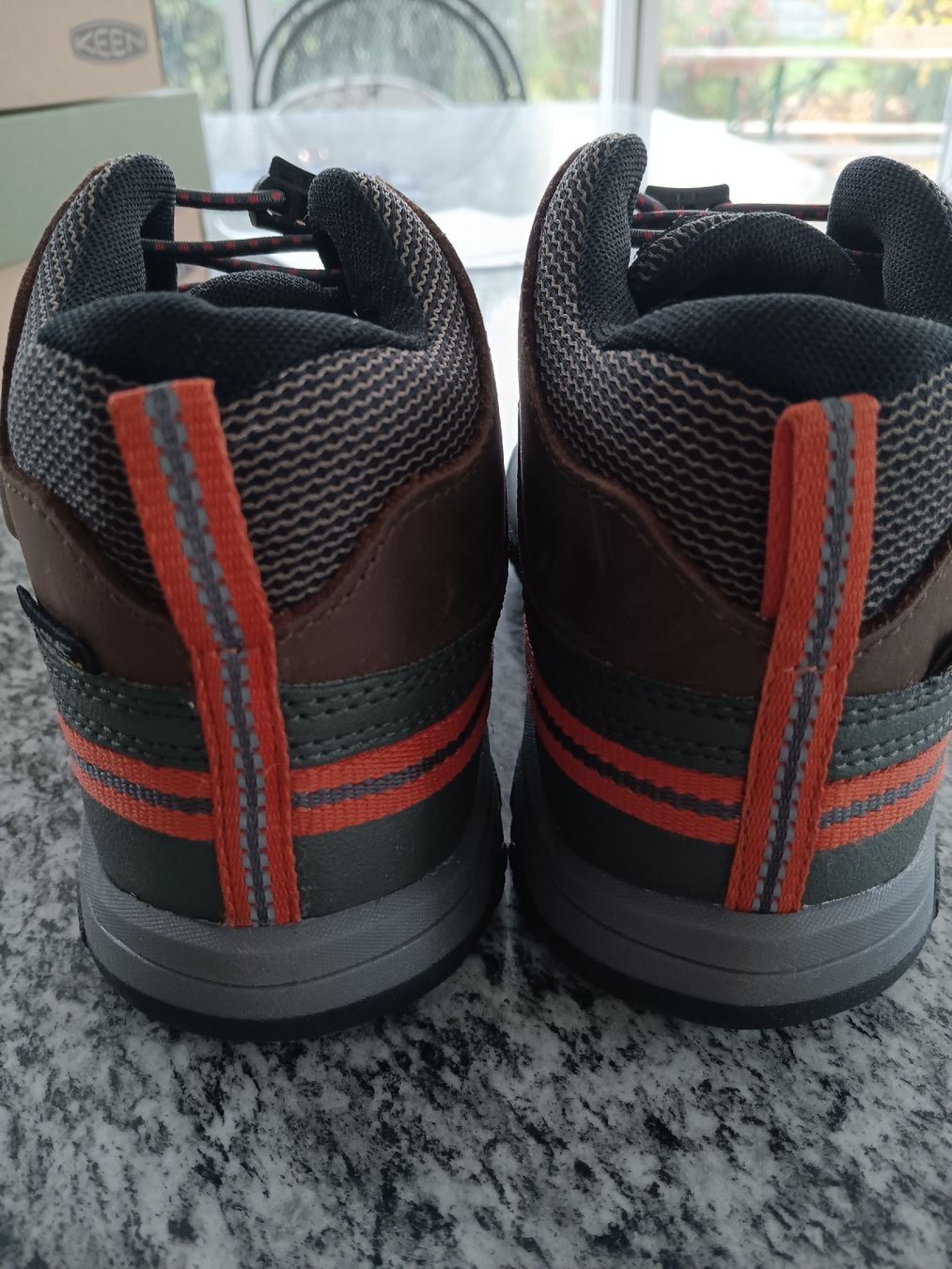 Keen Scarpe per ragazzi: Keen Targhee Mid Wanderschuhe, Gr. 35, NEU – Nuovo e nell'imballaggio originale da Kappel SO venduto da Flo25 1
