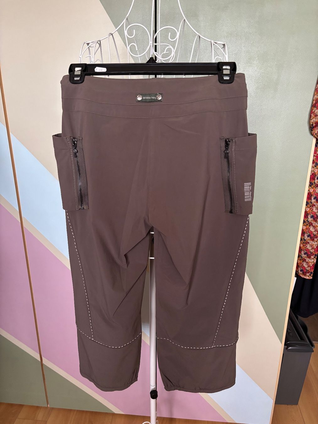 Pantaloni: Pantalon 3/4 neuf Akela – Usato da Murten venduto da Louis1954 4