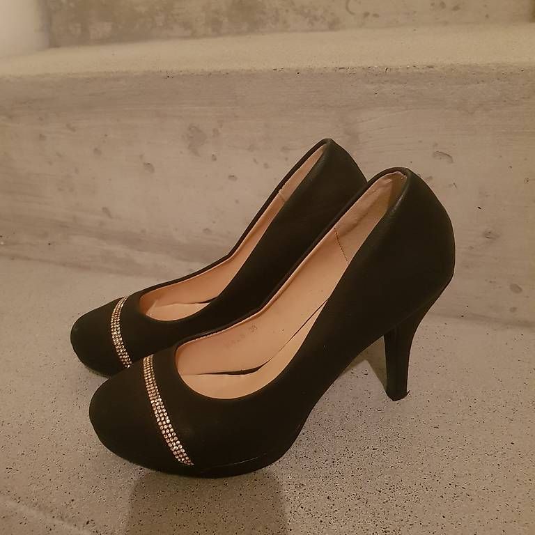Scarpe da donna: Neue, elegante Damen Schuhe – Usato da Kehrsiten venduto da Mchopard 1