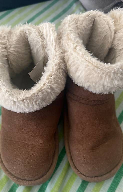 Chaussures filles: Boot hiver chaud fille 31 – D'occasion à Renens VD par mary184