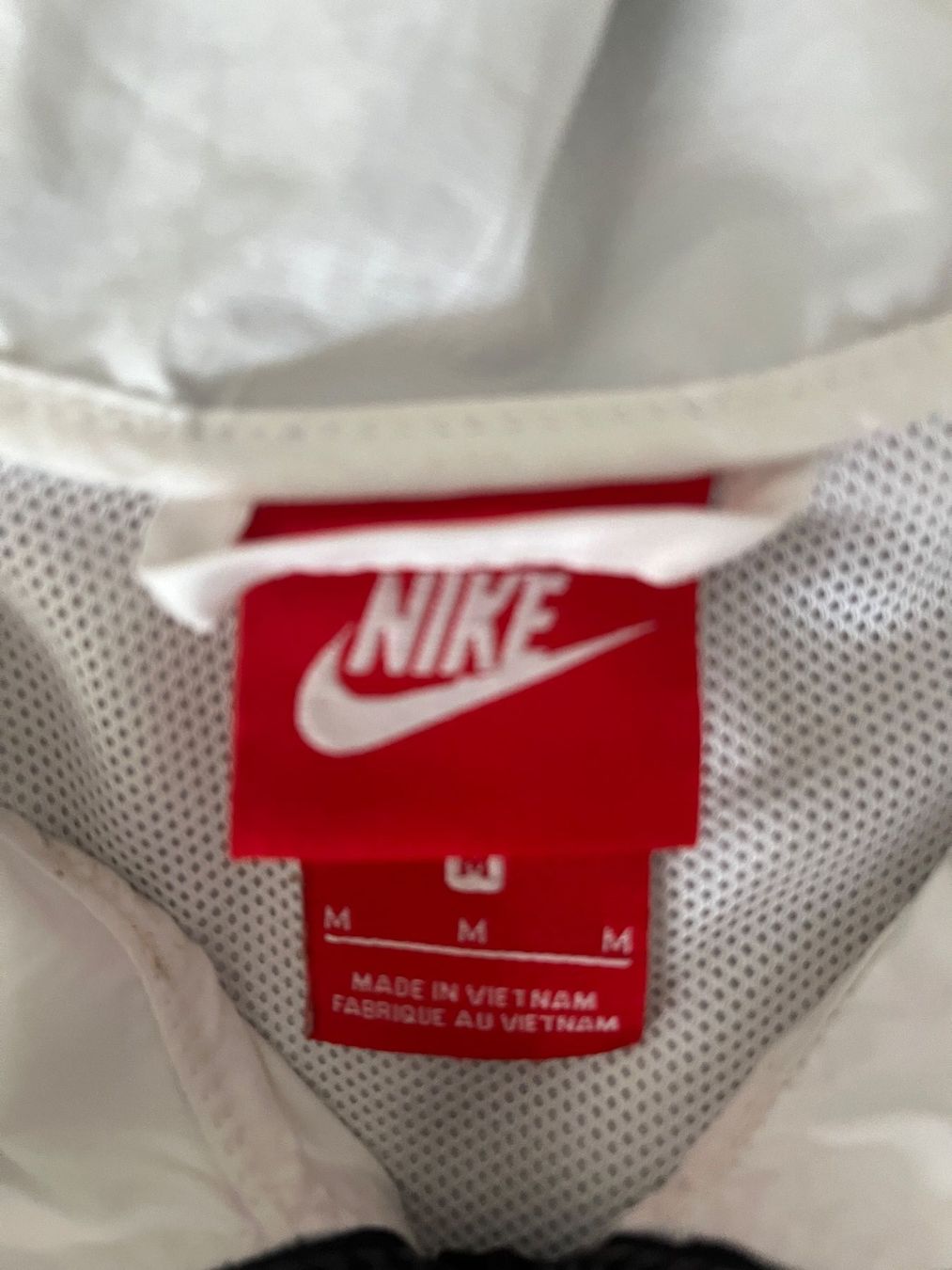 Nike Giacche: Veste coupe-vent Nike noir et blanc – Usato da Court venduto da Style_ambre 7