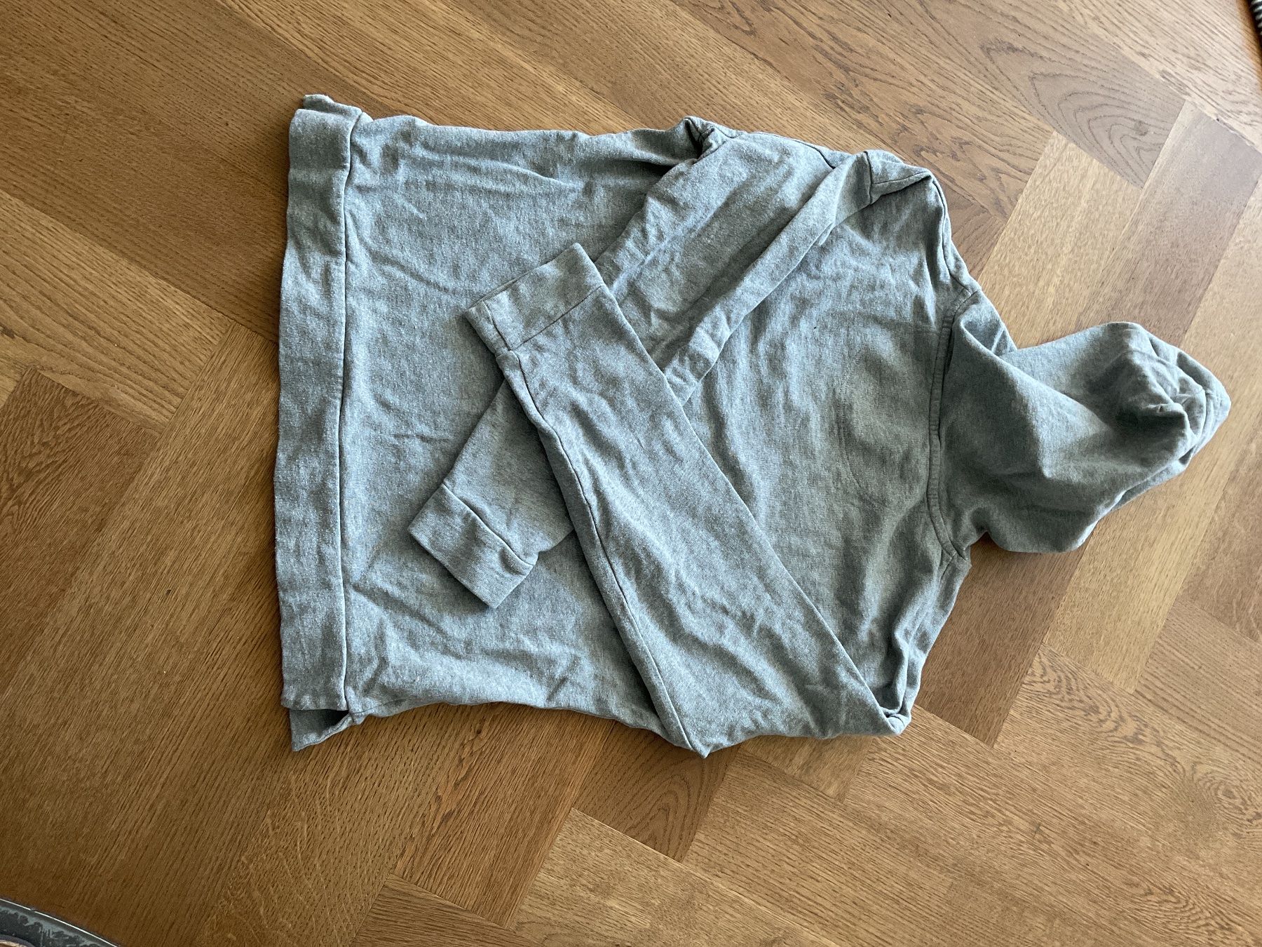 Maglioni & Felpe: Grauer Kapuzenpullover  Grösse S we are ZRCL – Usato da Basel venduto da cme03 3