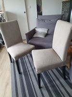 Deux chaises pour salle à manger