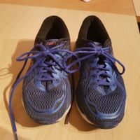 Laufschuh der Marke Asics, Grösse 38
