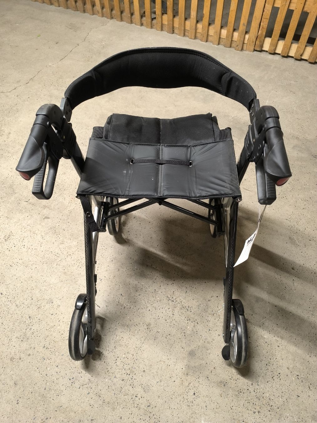 Aides à la marche: Alevo Carbon Rollator – Neuf (Voir description) à Allschwil par BezoBezo 3
