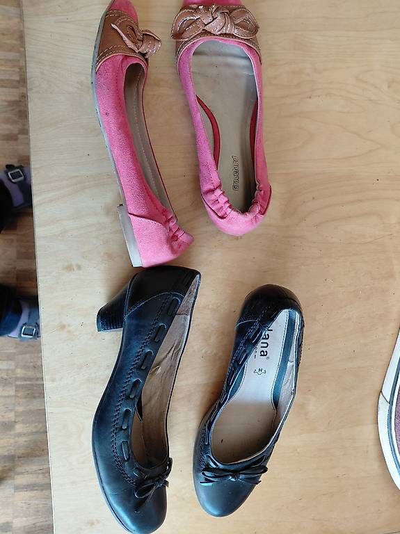 Damenschuhe: 2 Paar Damenschuhe gr. 38 – Gebraucht aus Ostermundigen von deb1deb1