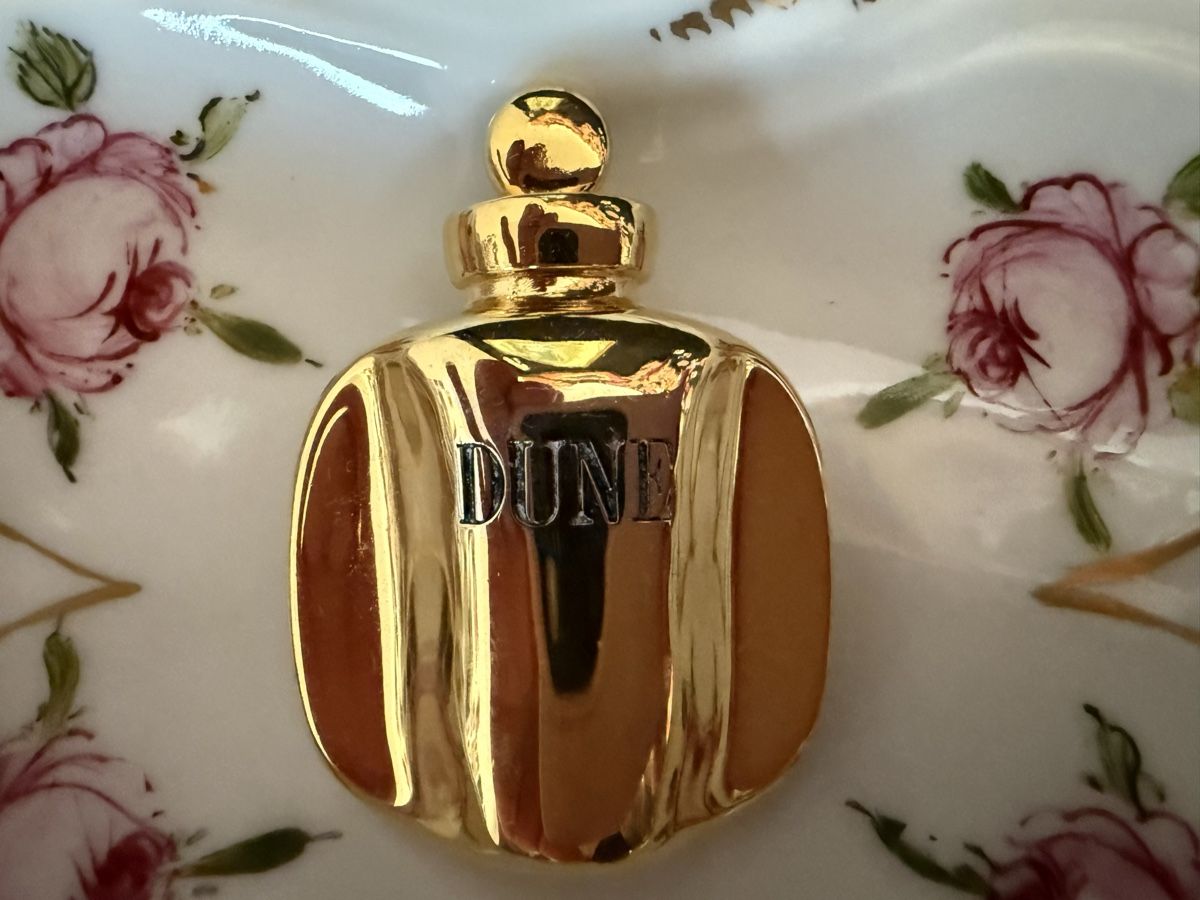 Dior Broschen & Nadeln: Dune Parfüm Dior Brosche Vintage – Gebraucht aus Birsfelden von Soulseeker