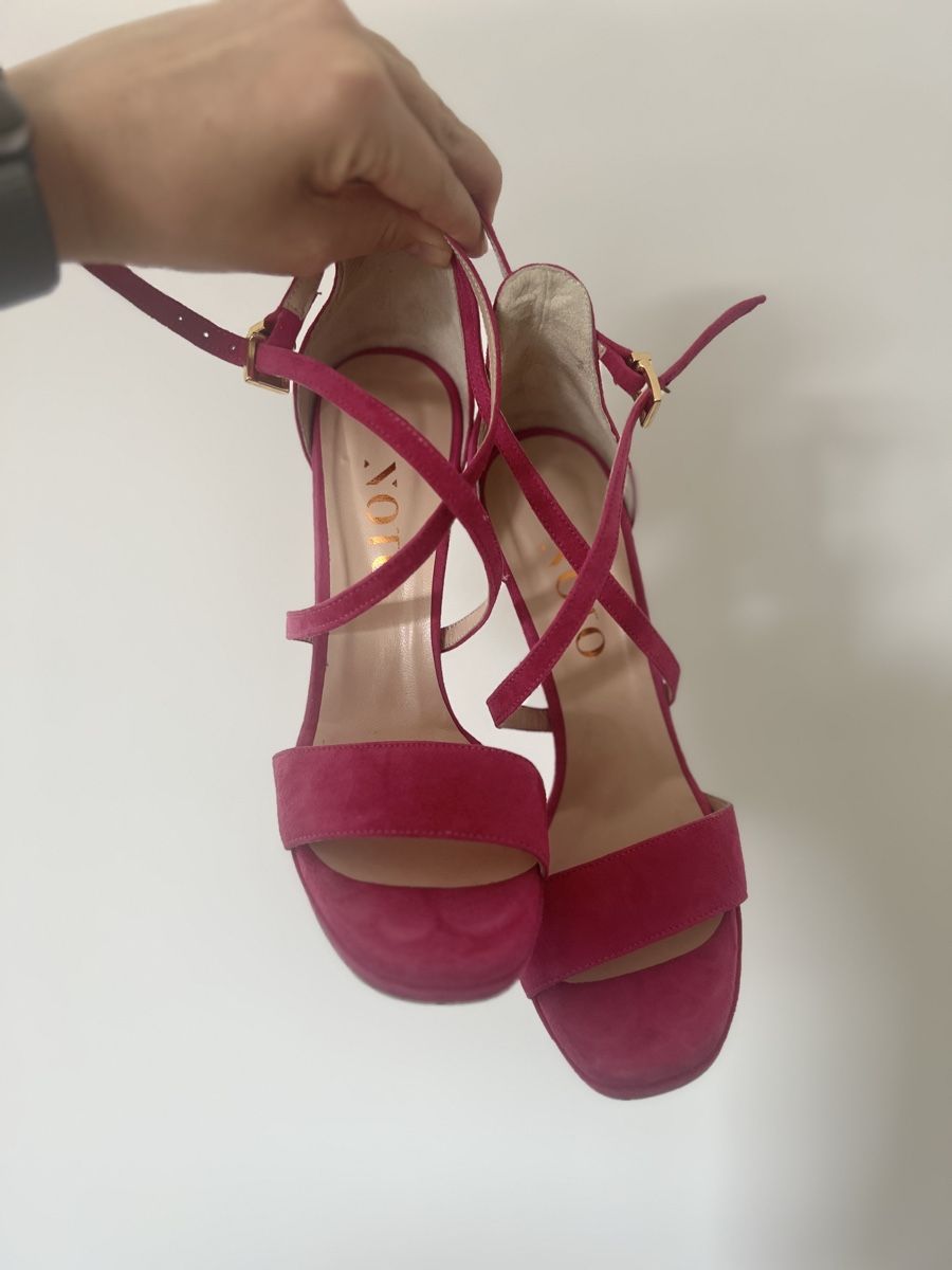 Scarpe da donna: Sandals on heels 37 size – Usato da Basel venduto da kar_5fvf 5