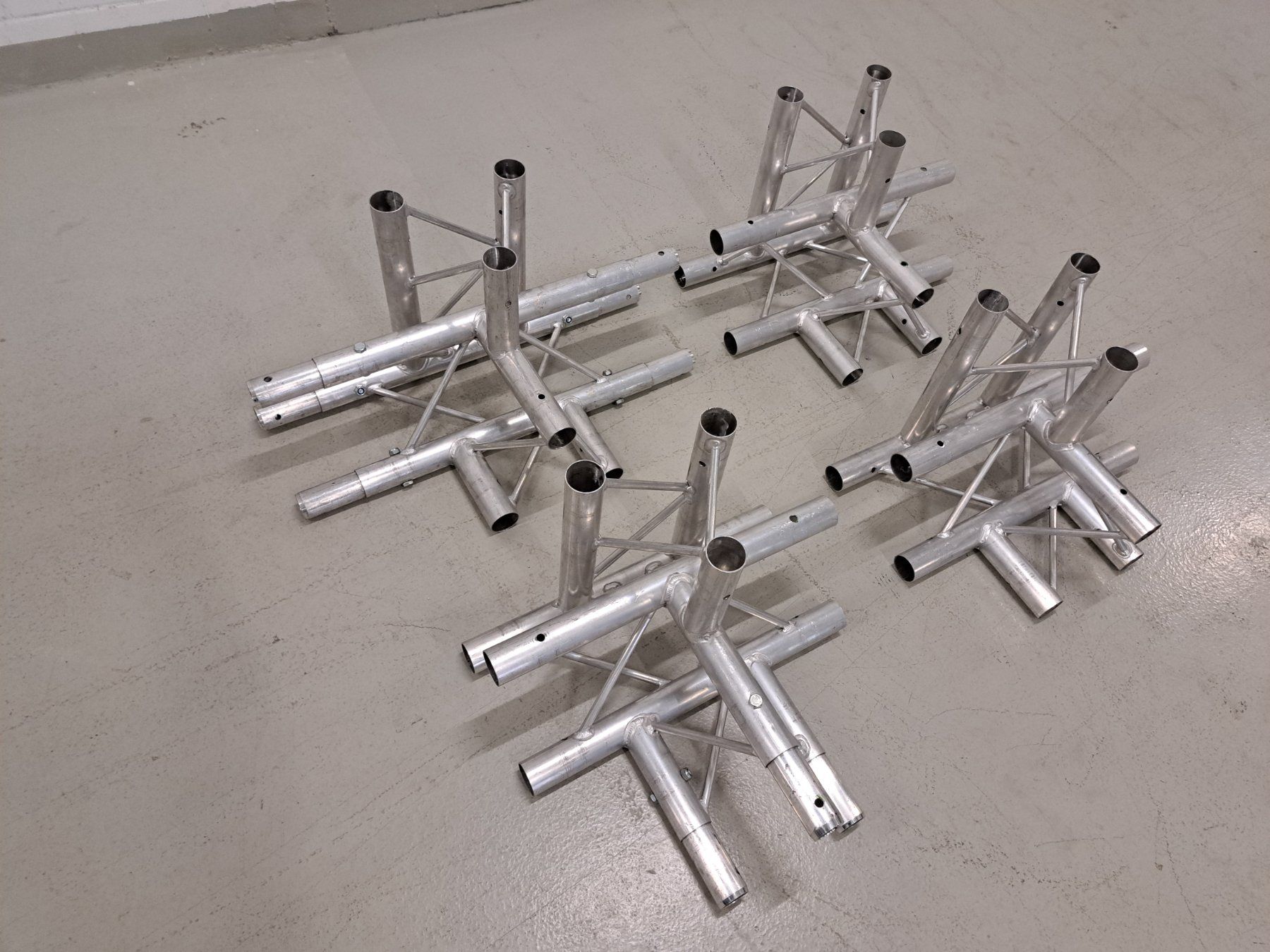 Tralicci: Trilite 3Punkt Traversen Set P  vierteilig – Usato da Embrach venduto da lichttechnik 5