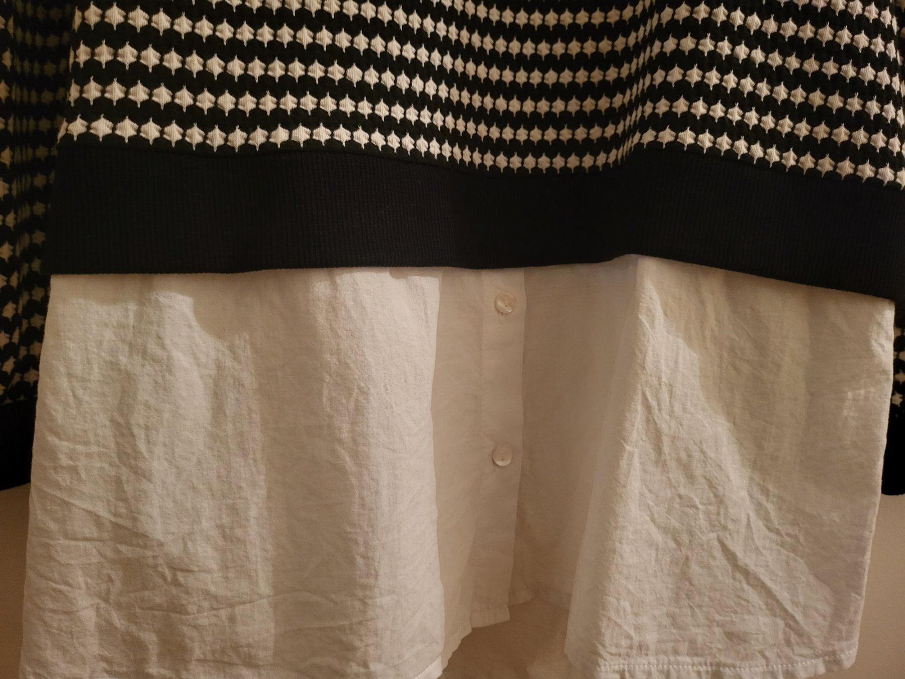 Maglioni & Felpe: Schöne Pullover mit Bluseneinsatz – Usato da Basel venduto da sci_67ms 1