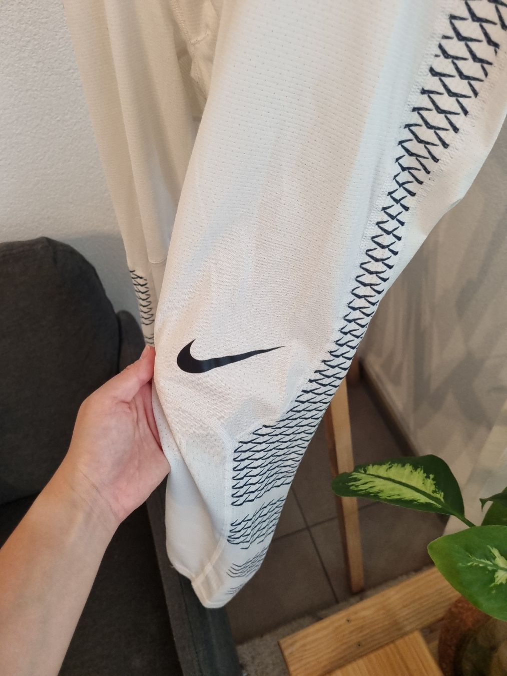Nike Pantalons: Nike Pro Hypercool Compression Tights, Size M – Neuf (Voir description) à Aigle par Smagbrelle18 1