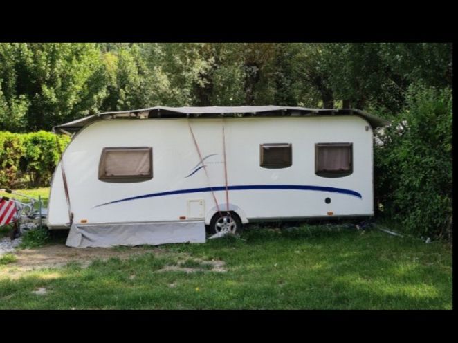 Altro: Wohnwagen Dachplane mit Gestänge, grau, keine Risse – Usato da Pfaffnau venduto da ThomaLuzern