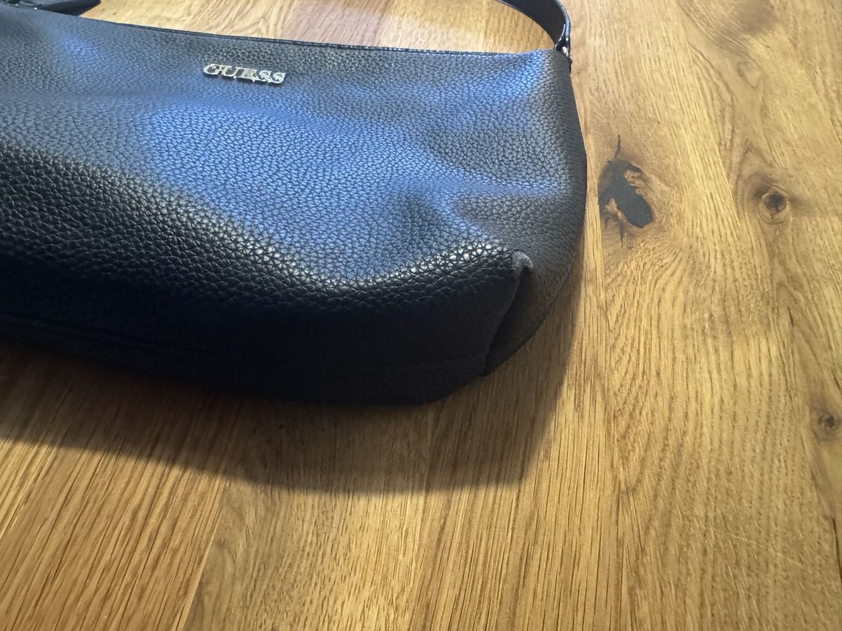 Guess Borse da donna: Guess Tasche schwarz – Usato da Buchrain venduto da Jasikistler 2