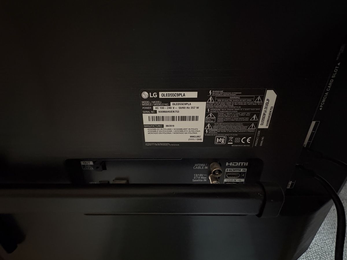 Fernseher: Écran OLED 55 pouces avec support mural – Gebraucht aus Biel/Bienne von aud_8t98 1