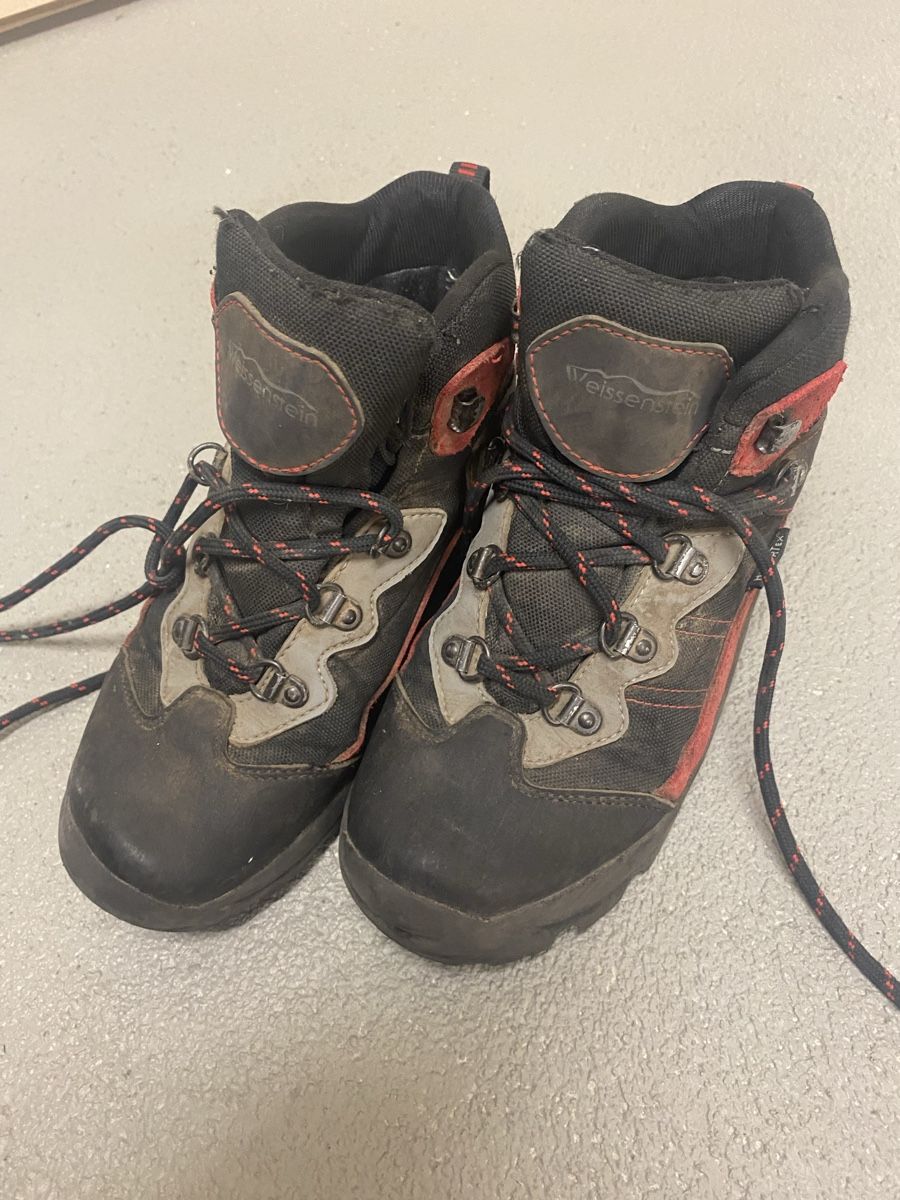 Chaussures garçon: Wanderschuhe gebraucht 34 – D'occasion à Tägerig par oiluig83