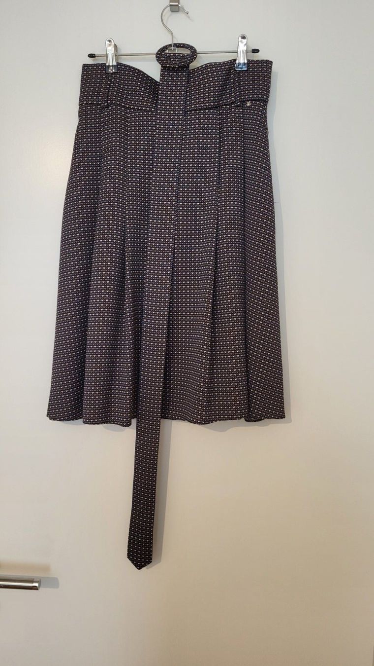 Jupes: Medium length skirt Motivi , S – D'occasion à Genève par gkh_yx7b