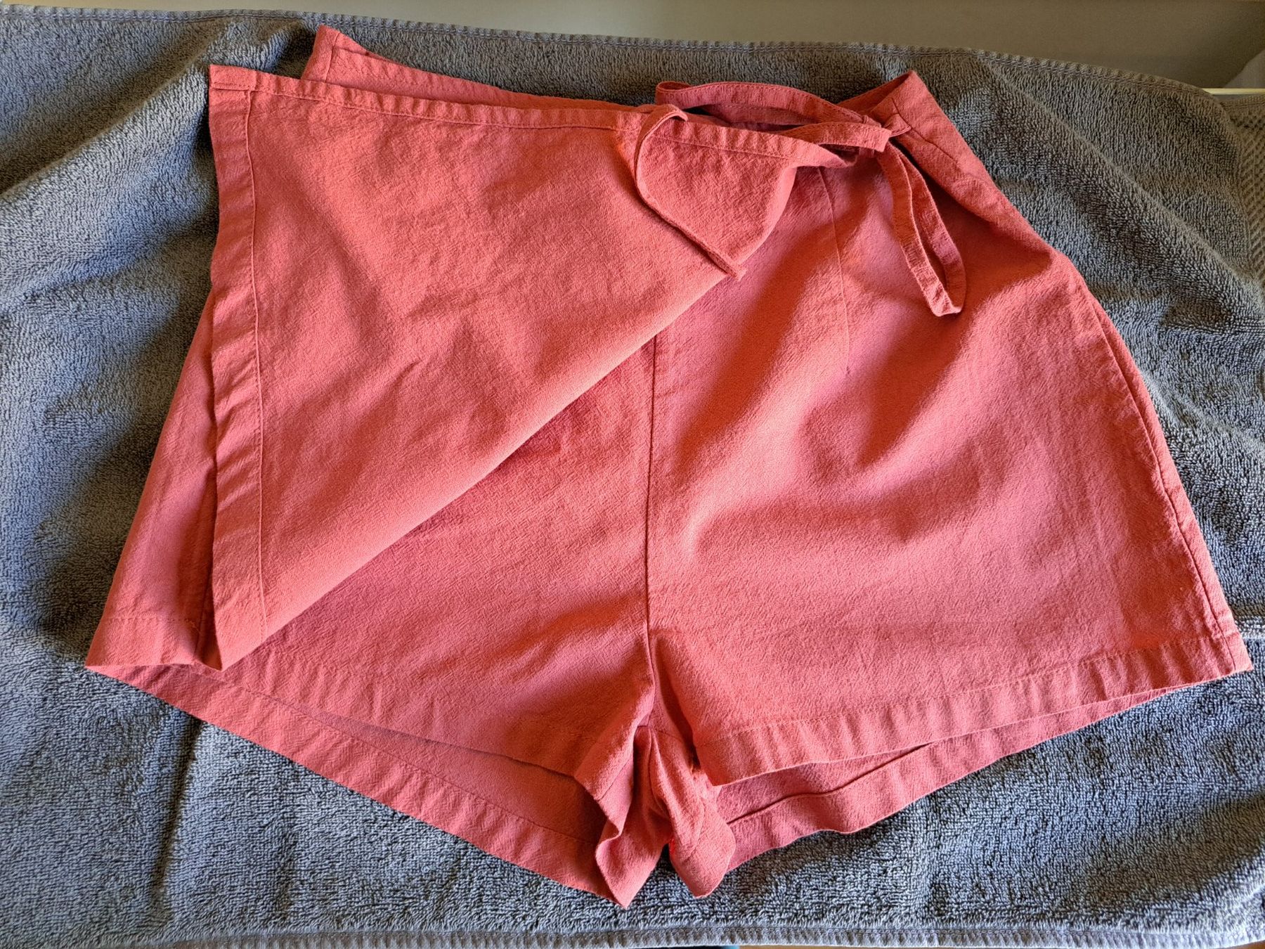 Shein Hosen: Hosenrock in Wickeloptik Gr. 38 – Gebraucht aus Oetwil am See von Kuechenzeit 1