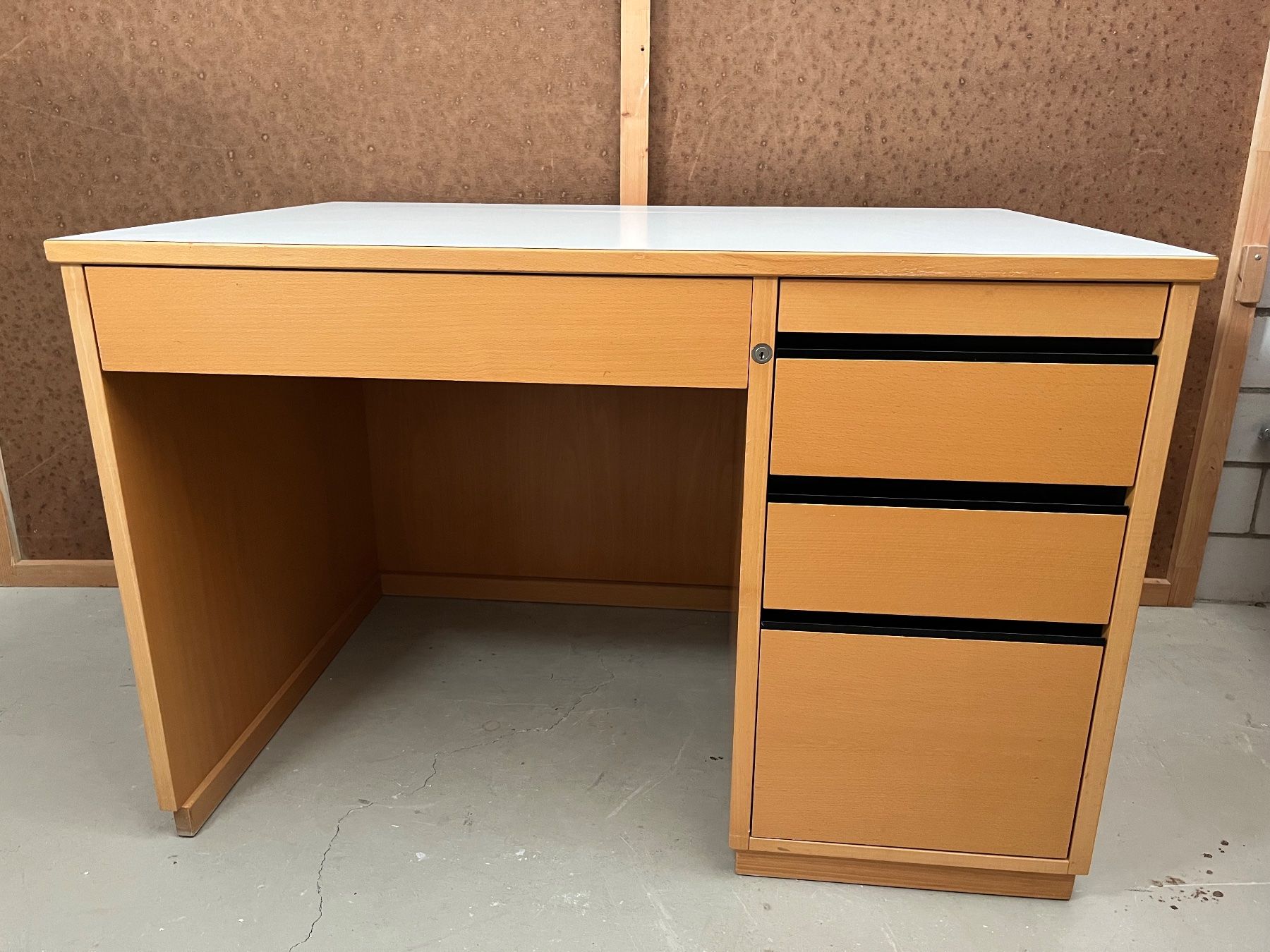 Schreibtische: Schreibtisch Holz – Gebraucht aus Schleitheim von heni75