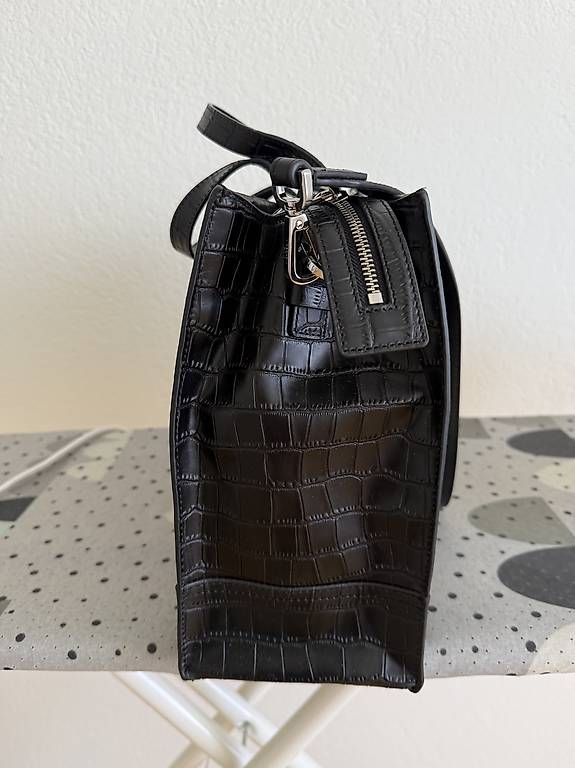 Liebeskind Sacs femmes: Liebeskind Berlin Satchel  Ledertasche in Kroko-Optik – D'occasion à Cham par CBirinci 4