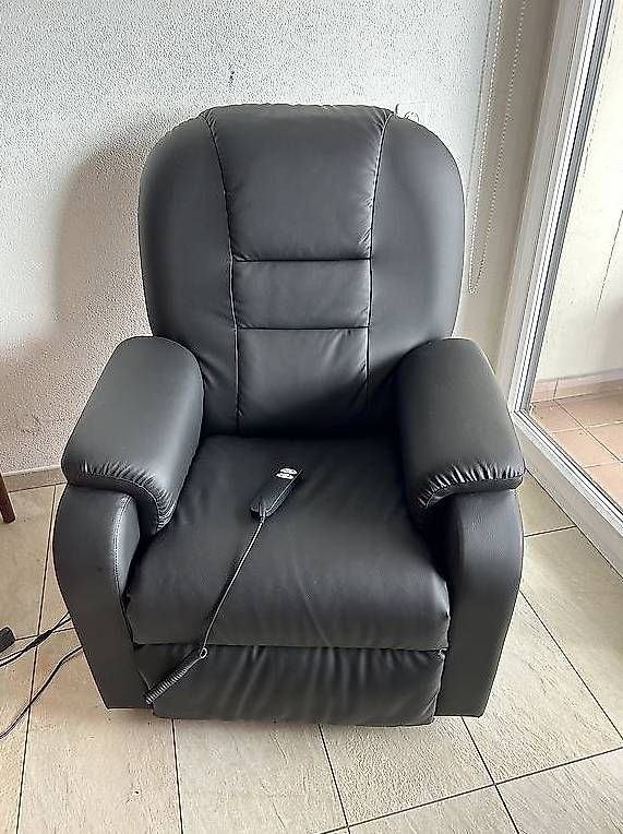 Massagegeräte: Poltrona massaggio in perfetto stato – Gebraucht aus Cadro von sim_2q9z
