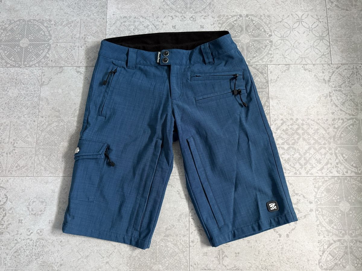 Pantaloni: Race Face Bikeshorts S – Usato da Egg-Flawil venduto da Klibis