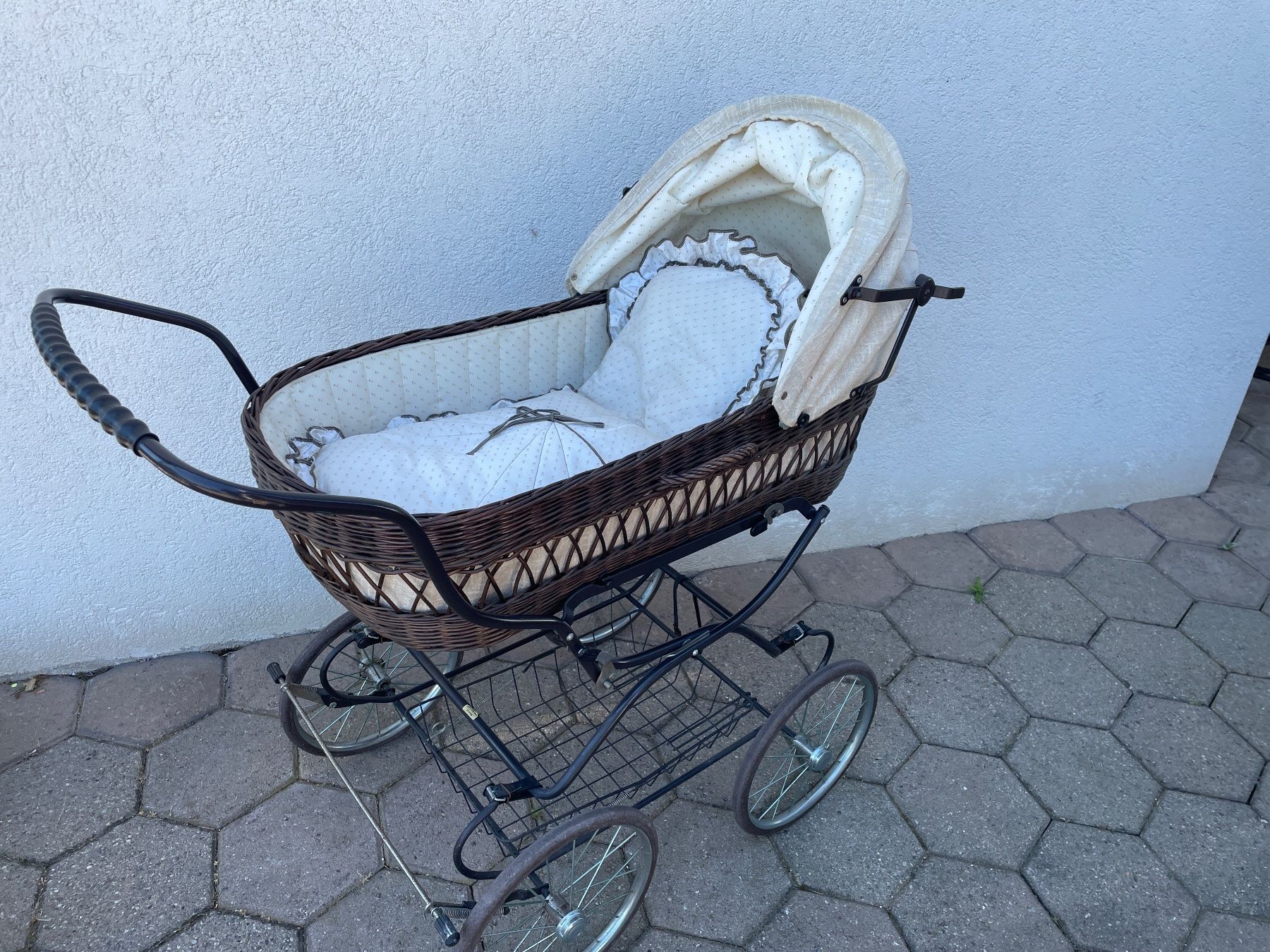 Carrozzine: Kinderwagen Jg. 1984 – Usato da Walliswil b.Wangen venduto da Stockente33 1