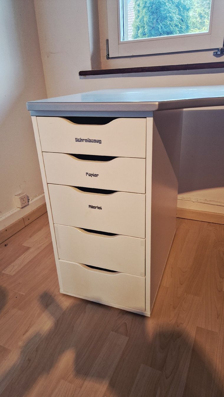 Schreibtische: Schreibtisch – Gebraucht aus Villigen von mare1985 1