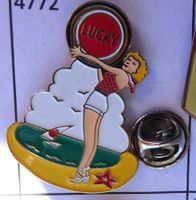 Pin Lucky  Strike  Frau mit Segel Boot