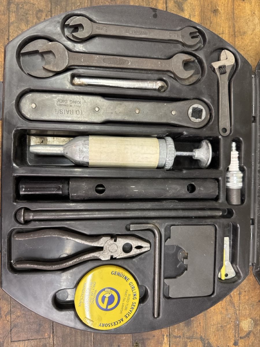 Jaguar Tutti gli attrezzi: Jaguar Werkzeugset MK2 Original – Usato da Madetswil venduto da e_mfish