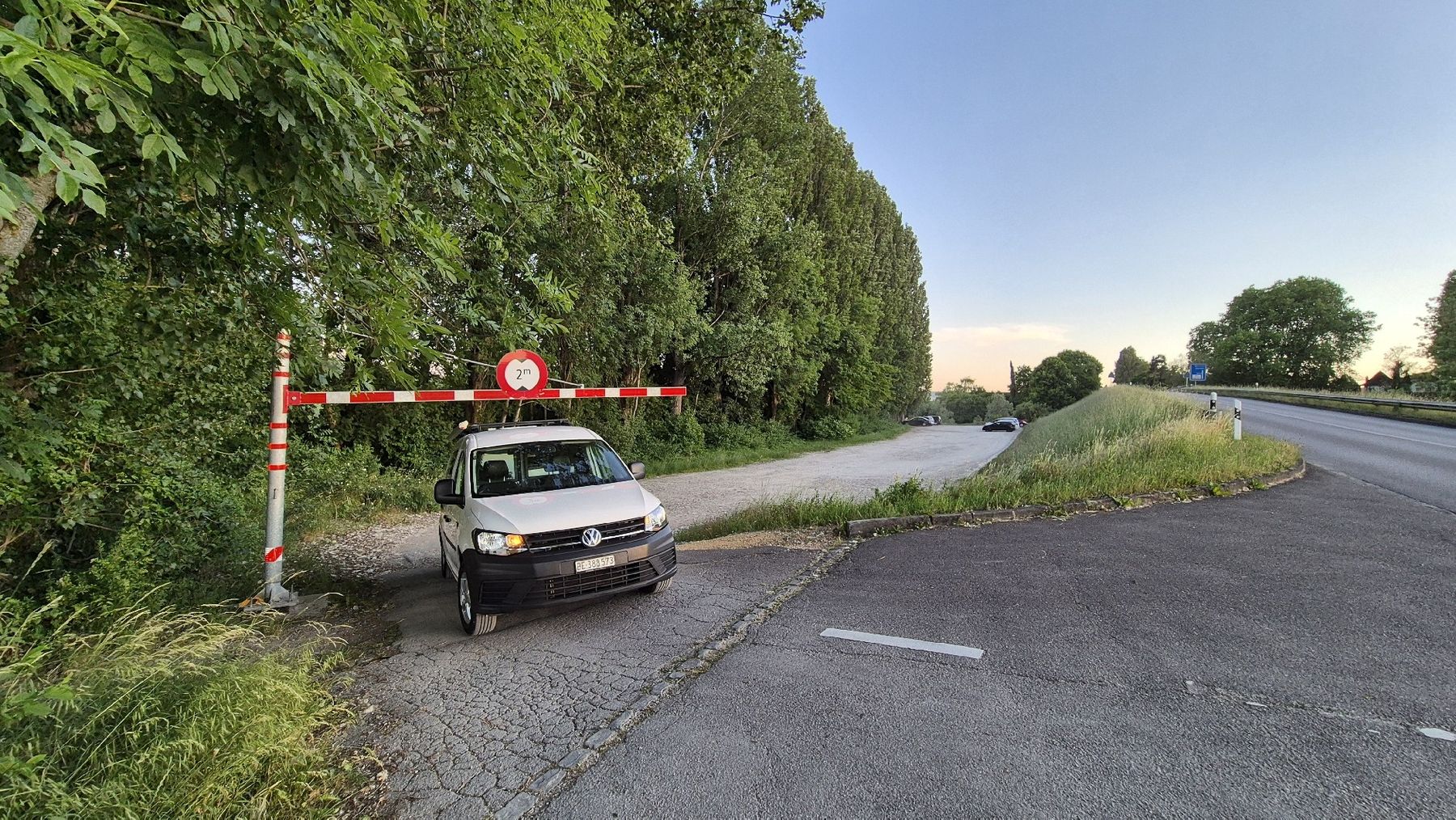 VW Camping Fahrzeuge: VW Caddy Microcamper frisch ab Service neu 8-fach bereift – Gebraucht aus Gals von Pinball79 6