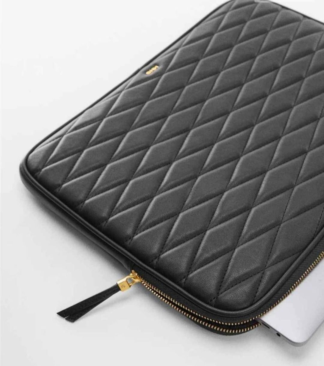 Mango Borse: Laptop-Hülle gesteppt von Mango, Neu – Nuovo (secondo la descrizione) da Suhr venduto da Nessie88 1