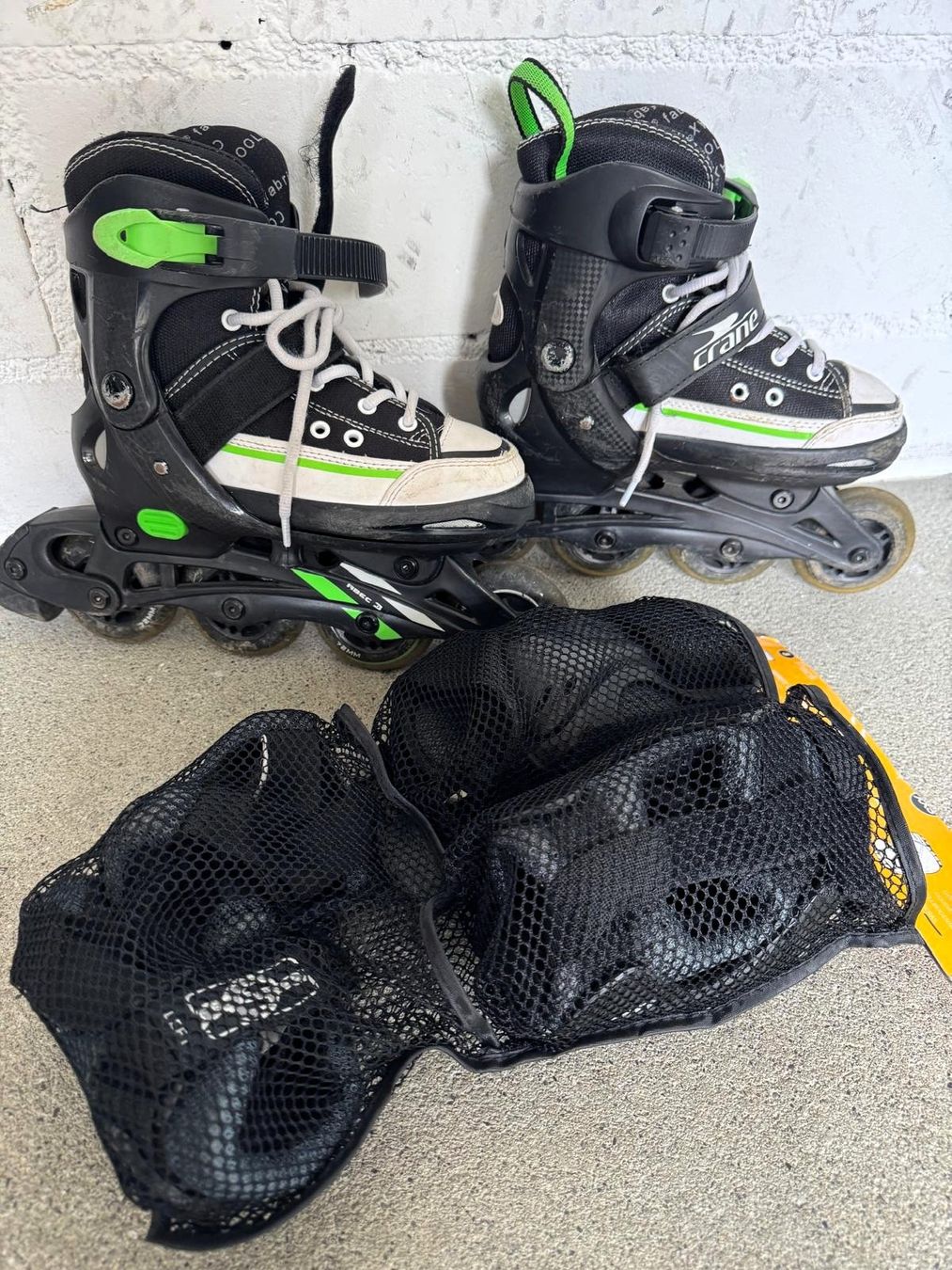 Inline-Skating & Rollschuhe: Kinder Rollschuhe inkl. Schutzausrüstungsset – Gebraucht aus Sempach von sta_p662