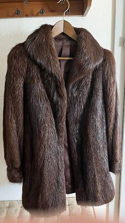 Veste courte en fourrure taille 38
